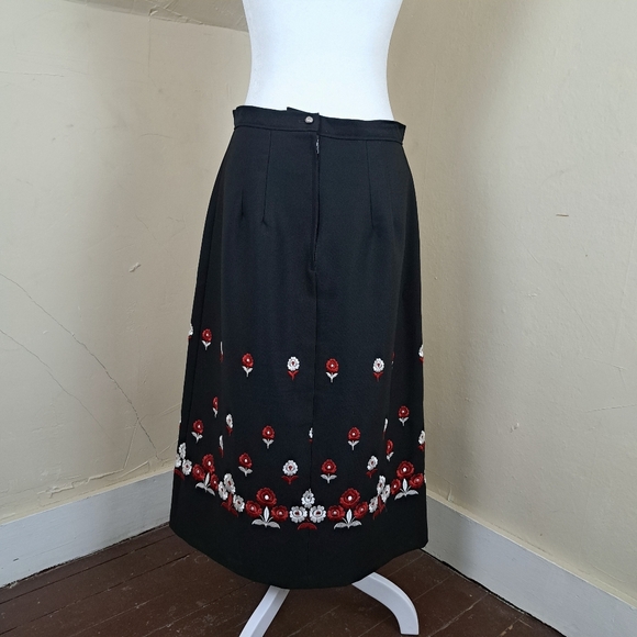 Ernst Licht Black Floral  Embroidery Skirt Size 12 Vintage - Picture 4 of 12